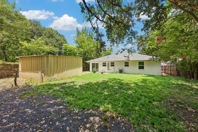 Building Photo - 4017 Woodfin St