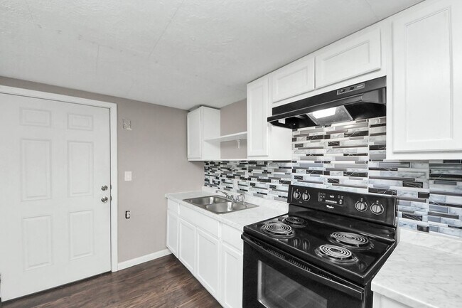 Building Photo - 5747 Turtle Creek Rd