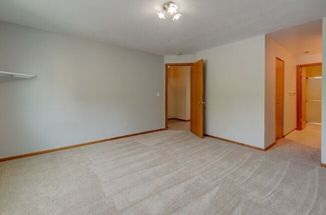 Building Photo - 2 Bed 2 Bath Apartment with a View