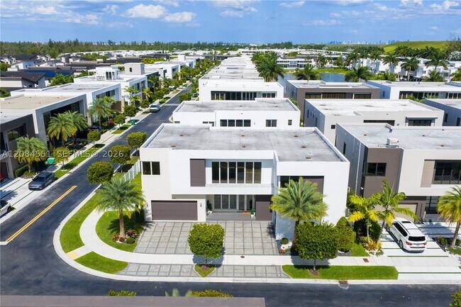Building Photo - 7525 NW 103rd Pl