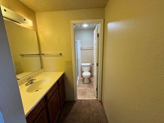 Building Photo - 498/A/