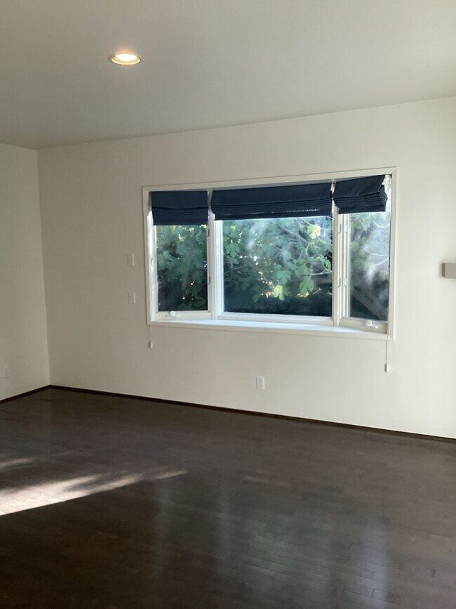 Building Photo - Beautifully Maintained Santa Barbara Home