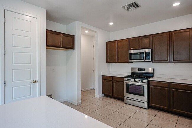 Building Photo - COMING SOON, Stunning 4 bedroom, 4 bathroom home in the desirable gated community of Horizon in C...