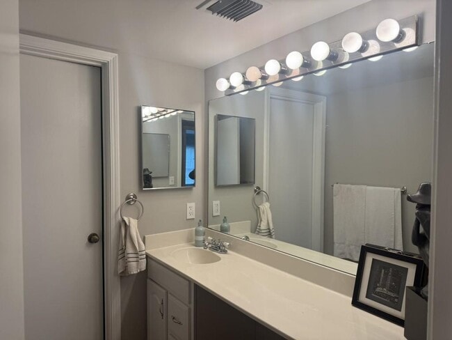 Building Photo - 54 La Rue Pl NW