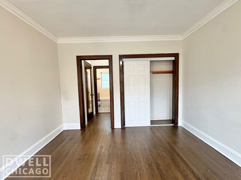 Building Photo - 3820 N Greenview Ave