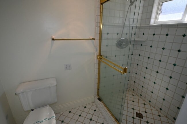 Building Photo - Beautiful Mission Viejo 5 bedroom 2.5 bathroom plus den home