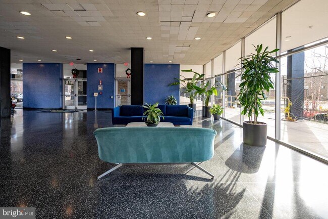 Building Photo - 302 N St SW