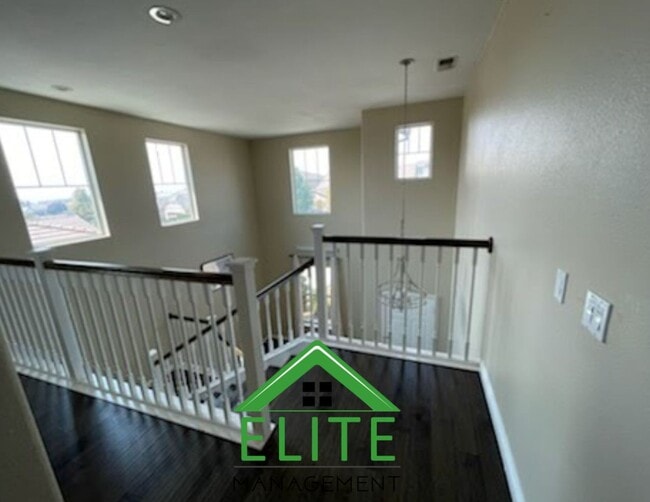 Building Photo - Beautiful 4-Bedroom Home in Desirable Ranc...