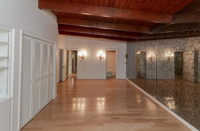 Building Photo - 502 W 33rd St