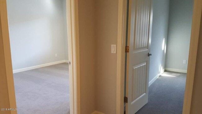 Building Photo - 1367 S Country Club Dr