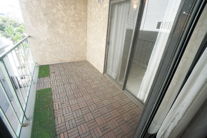 Balcony - 1441 Federal Ave