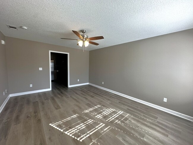 Building Photo - 419 Peters St