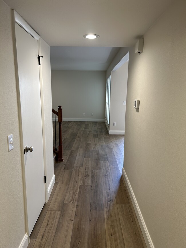 Main Hallway - 3330 Templeton Gap Rd