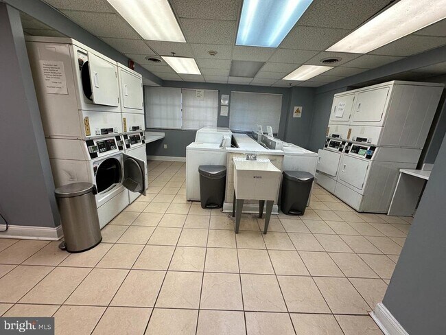 Building Photo - 2101 Chestnut St