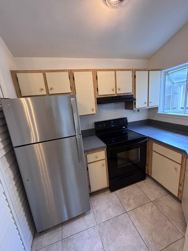 Primary Photo - 1964 Lake Atriums Cir