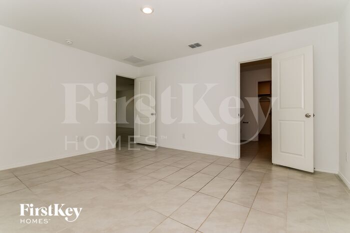 Building Photo - 5430 Bristle Leaf Dr