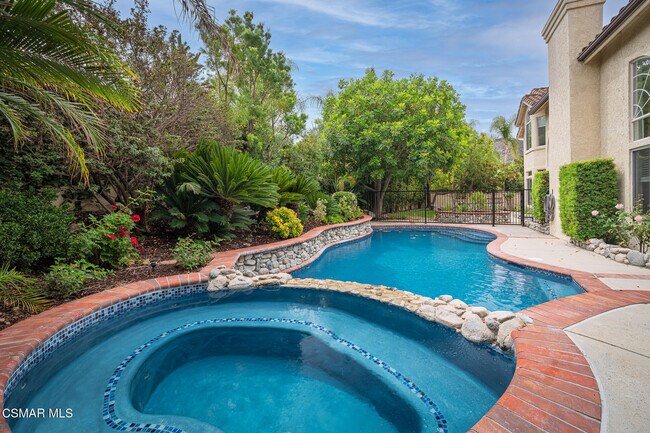 Building Photo - 2612 Yellowwood Dr