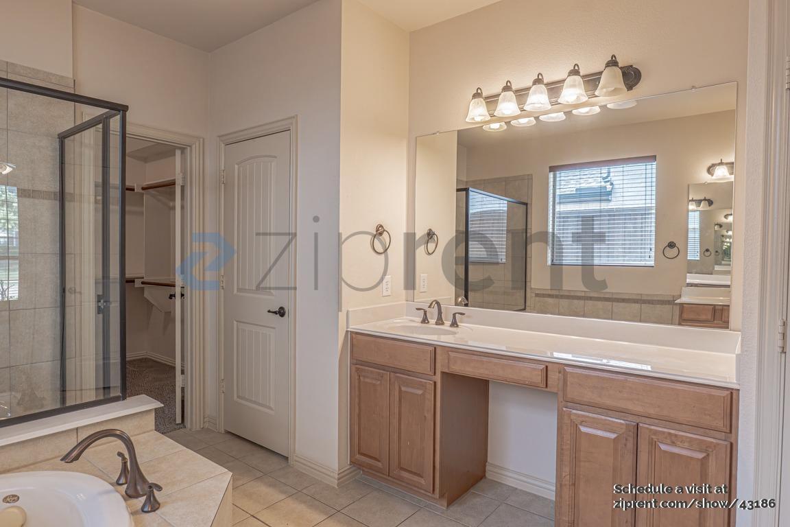 Building Photo - 13977 Valley Mills Dr