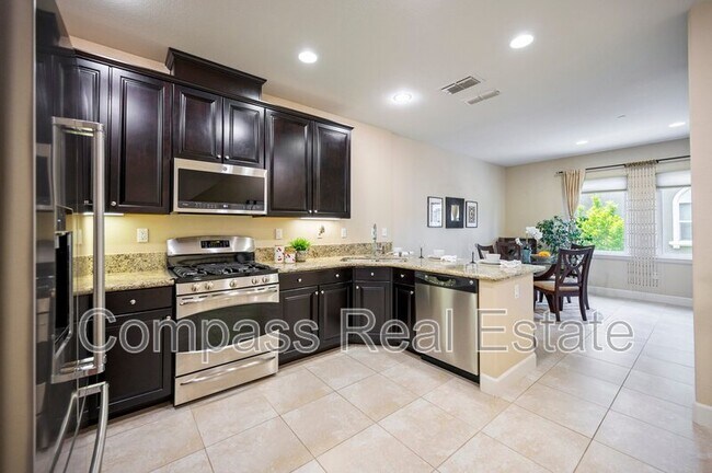 Building Photo - 265 Esfahan Ct