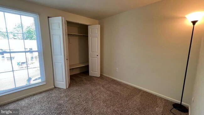 Building Photo - 744 Summit Chase Dr