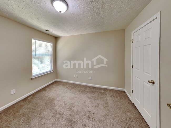 Building Photo - 1626 Sparrow Wood Ln SW