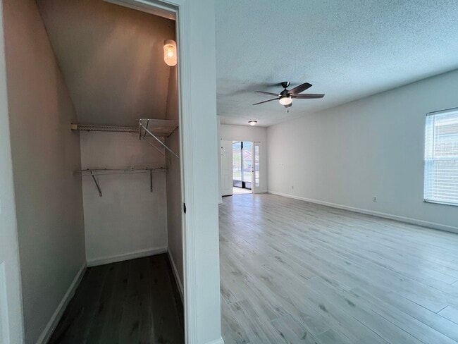 Building Photo - PRICE REDUCED!! Beautifully Updated 4 bed ...