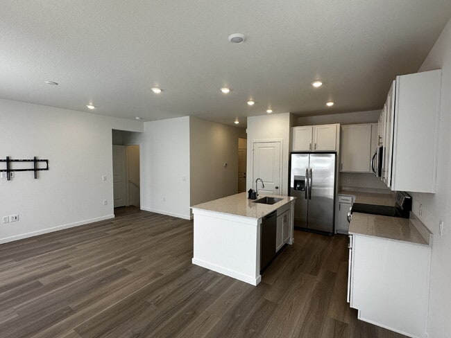 Building Photo - **AVAILABLE NOW!! Age 55+ Gated Community ...