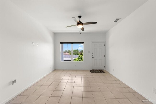 Building Photo - 418 N 3rd St