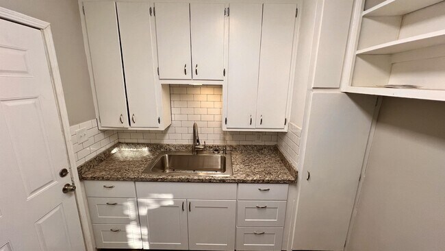 Building Photo - 2333 SW 38th St