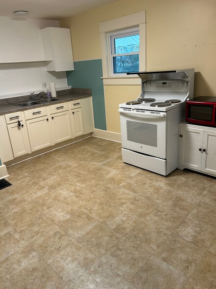 Building Photo - 1209 1/2 W Governor St