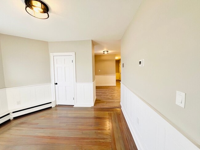 Building Photo - NEWLY RENOVATED 3 BEDROOM PENTHOUSE CONDO ...