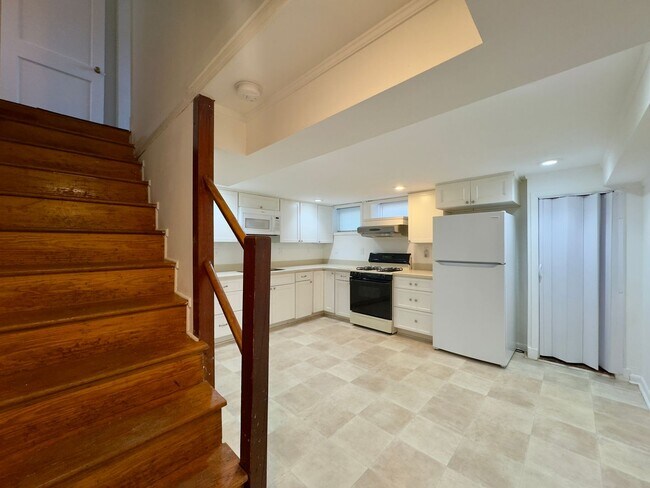 Building Photo - Charming 3 Bedroom/1.5 Bathroom in Yale Heights, MD!