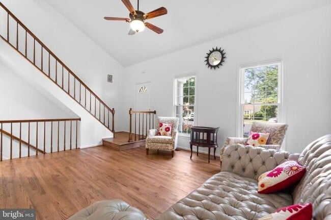 Building Photo - 19 Saddleview Ct