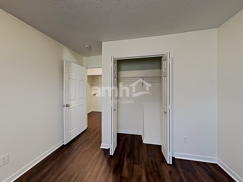 Building Photo - 200 Lakeside Park Dr