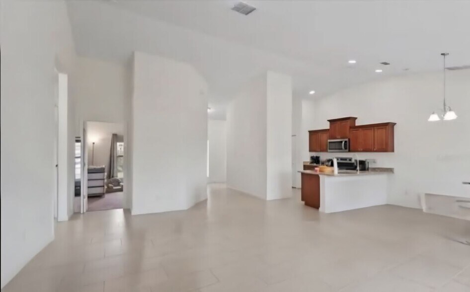 Building Photo - 228 Amesbury Ln