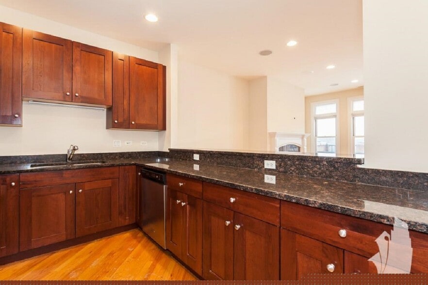 Building Photo - 3829 N Southport Ave