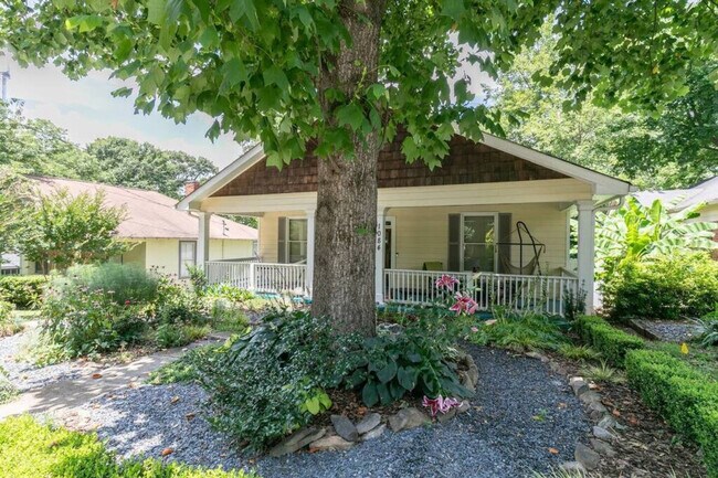 Building Photo - 1084 Sanders Ave SE