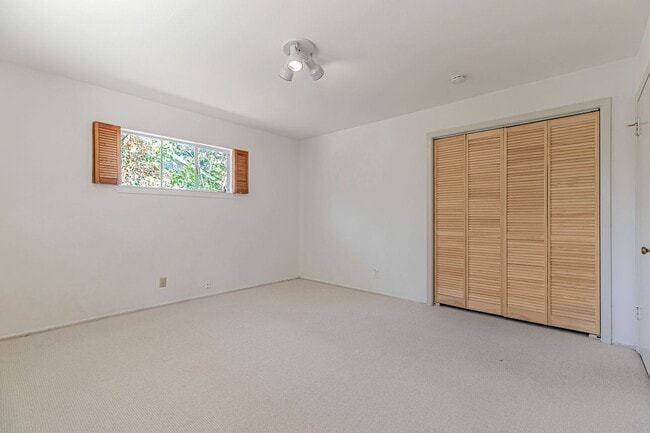 Building Photo - Classic Ranch Style Home in Top School Dis...