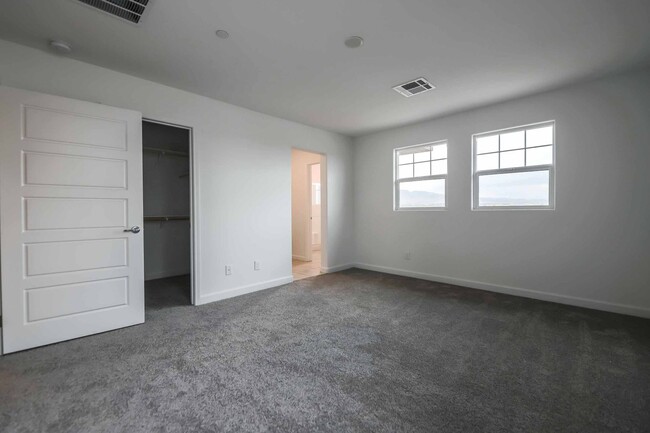 Building Photo - BRAND NEW 4 BEDROOM TOWNHOME IN CADENCE!