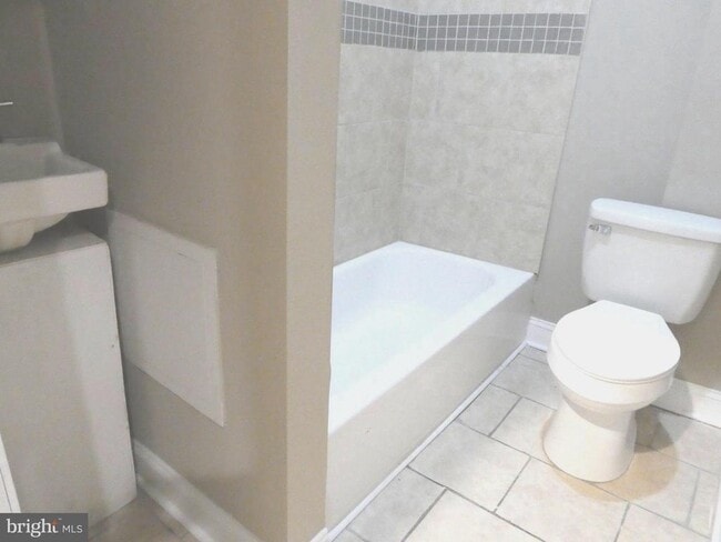 Building Photo - 328 N 52nd St