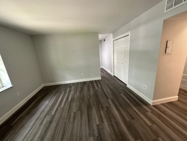 Building Photo - 908 Erdner Ave