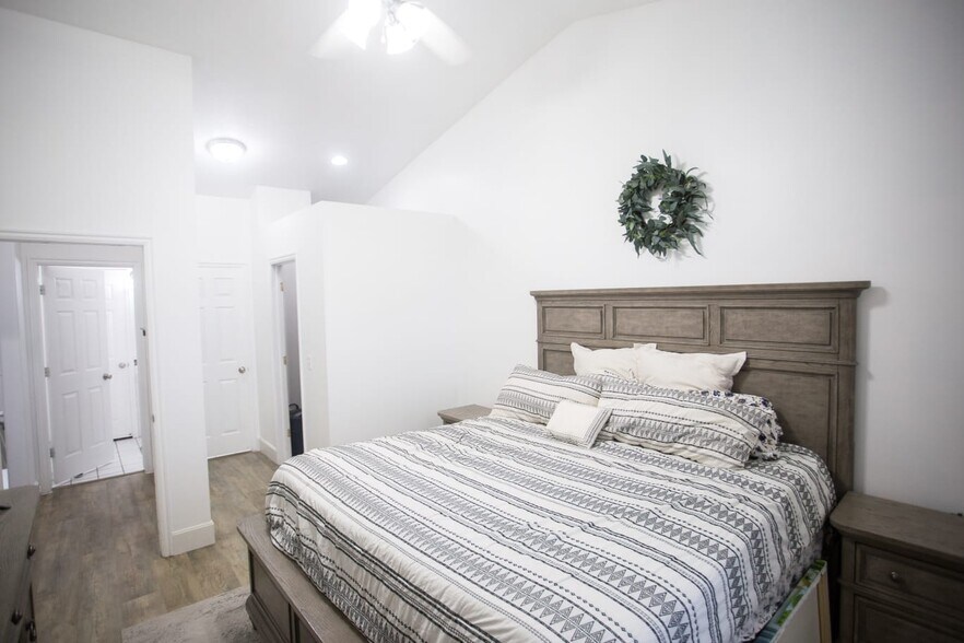 Building Photo - 1599 S Main St