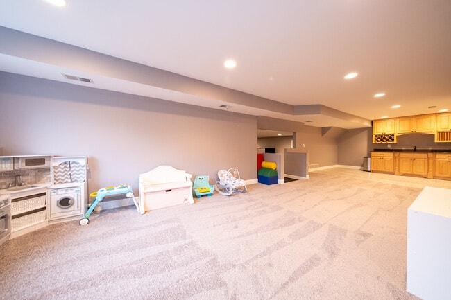 Building Photo - 9513 Briar Cir