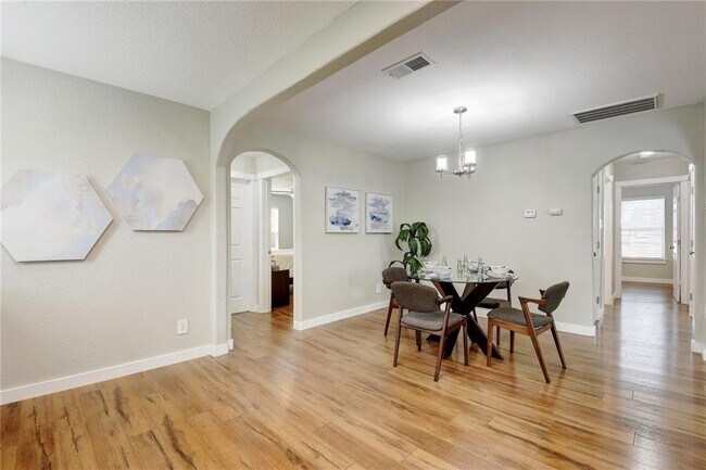 Building Photo - 503 W Grady Dr