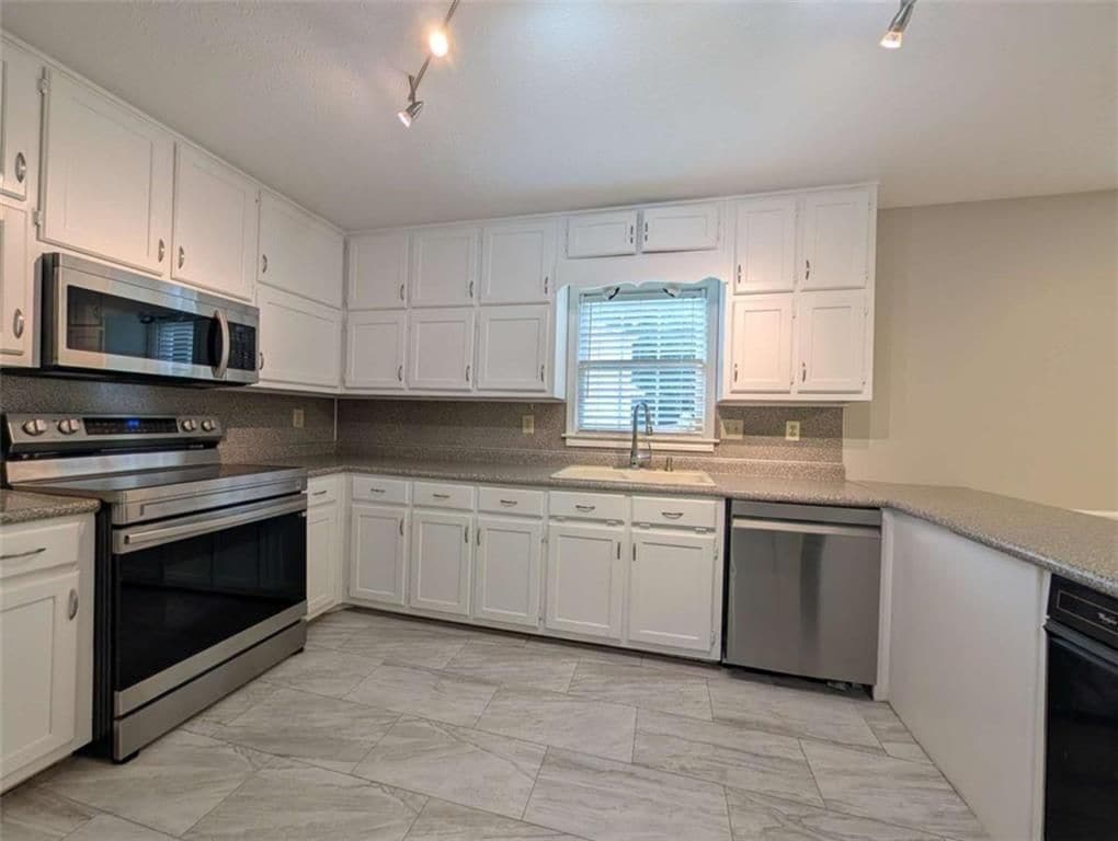 Building Photo - 443 Cricket Ridge Ct