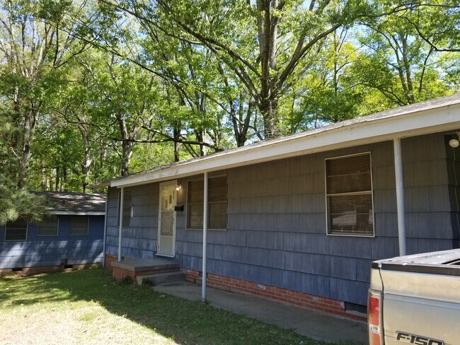 Building Photo - 3132 Charleston Dr