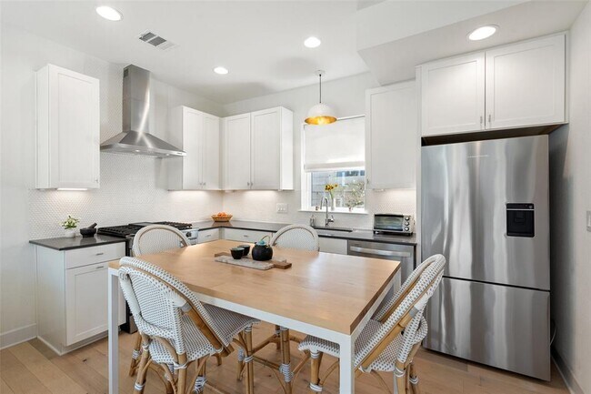 Building Photo - 209 Ben Howell Dr