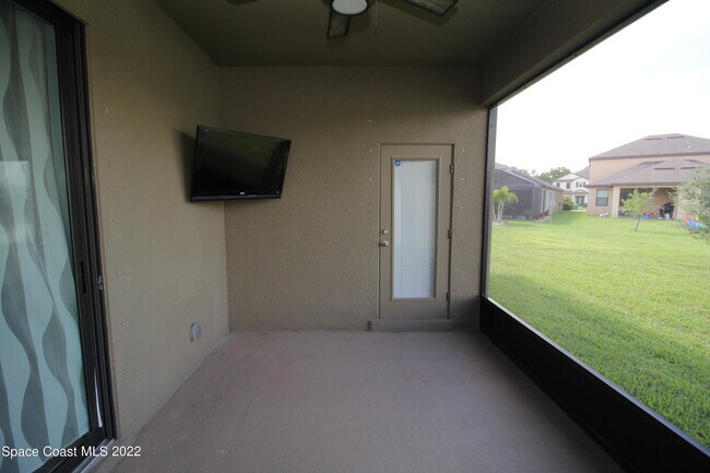 Building Photo - 884 Musgrass Cir