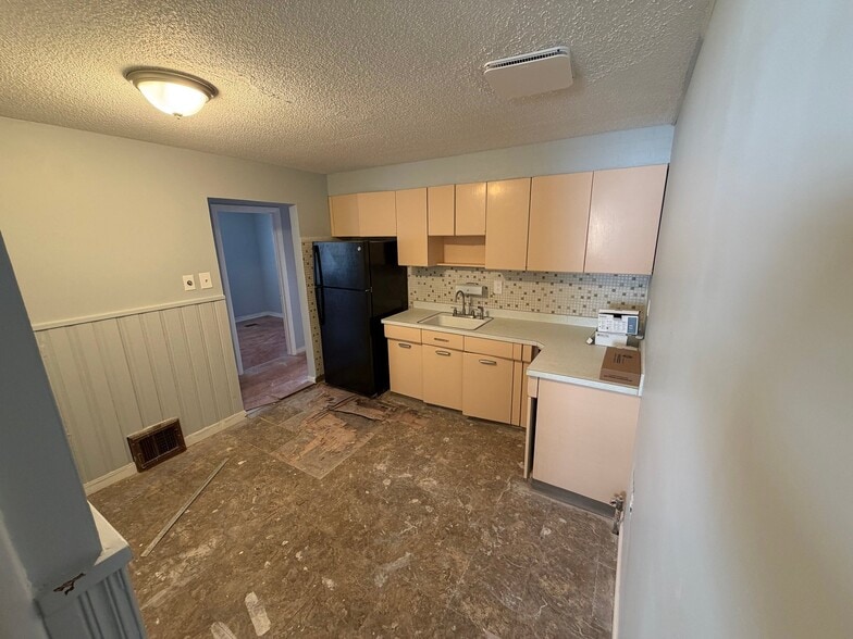 Building Photo - 1120 Highmont Dr