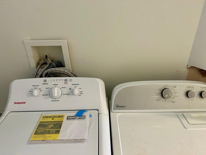 Building Photo - 2246 Birch St